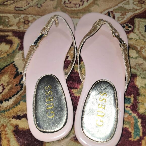 G by Guess Shimmering Y-Strap to Toe Flat Sandals like-New Glamgirl beach pool 6 - Picture 10 of 15